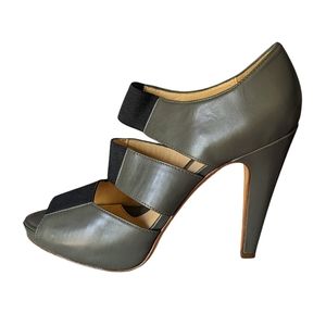 Boutique 9 Genuine Leather Peep Toe Heels Gray Size 6 1/2